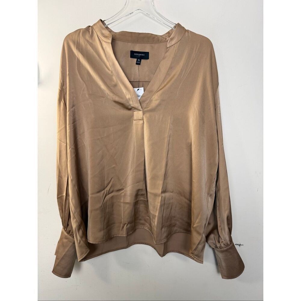 Banana Republic Champagne Satin Blouse XL Silky V Neck Minimalist Workwear Offic